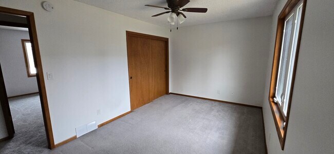 Dormitorio este - 4527 51st St