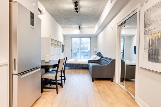 Building Photo - 742 Rue William