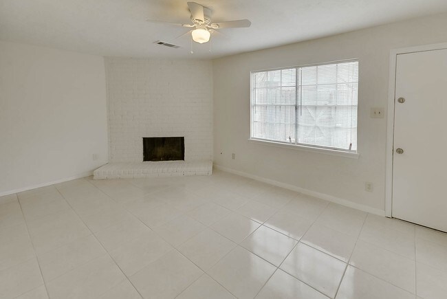 Interior Photo - 3818 Willow Springs Ln