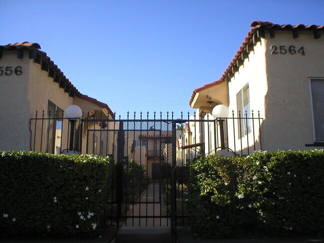 Foto del edificio - 2562 E. BROADWAY-