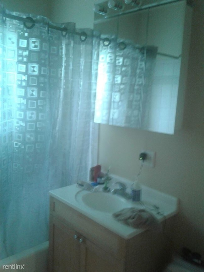 Building Photo - 2 br, 2 bath Condo - 5202 S Drexel Ave