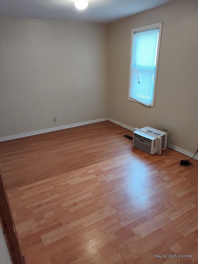 Building Photo - 50 Comfort St