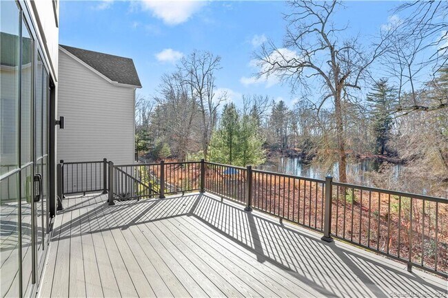 Foto del edificio - 12 White Barns Ln