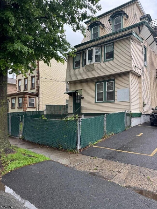 Foto del edificio - 1143 Louisa St