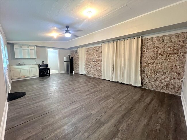 Building Photo - 14031 Duncannon Dr