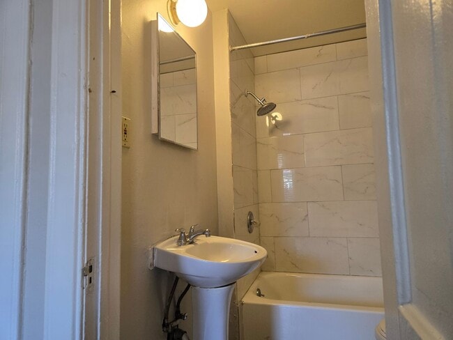 Photo - 1 Bed 1 Bath Apartment Cap Hill