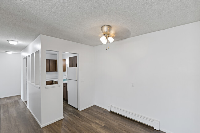 Building Photo - Riverside Apartments