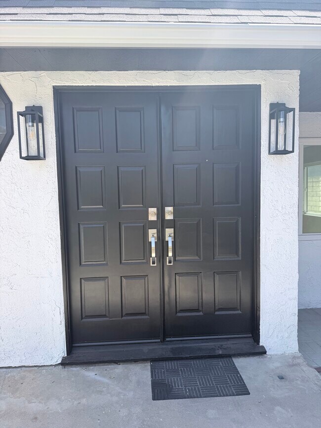 Entrada principal - 19308 Valerio St