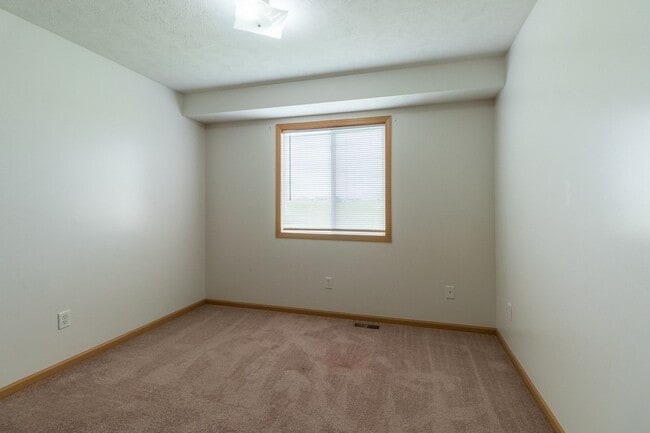 Building Photo - Great Home Close to New Schools and the Fallbrook YMCA
