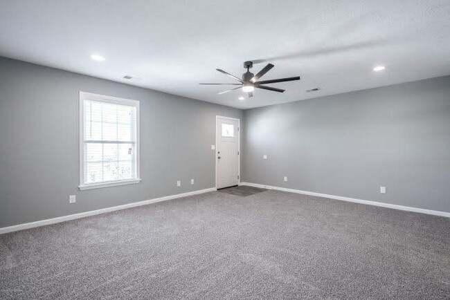 Front Room - 1003-2 E Breckinridge St