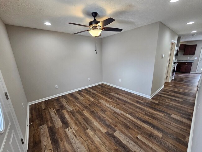 Foto del edificio - FALL MOVE IN SPECIAL!...Adorable Townhome ...