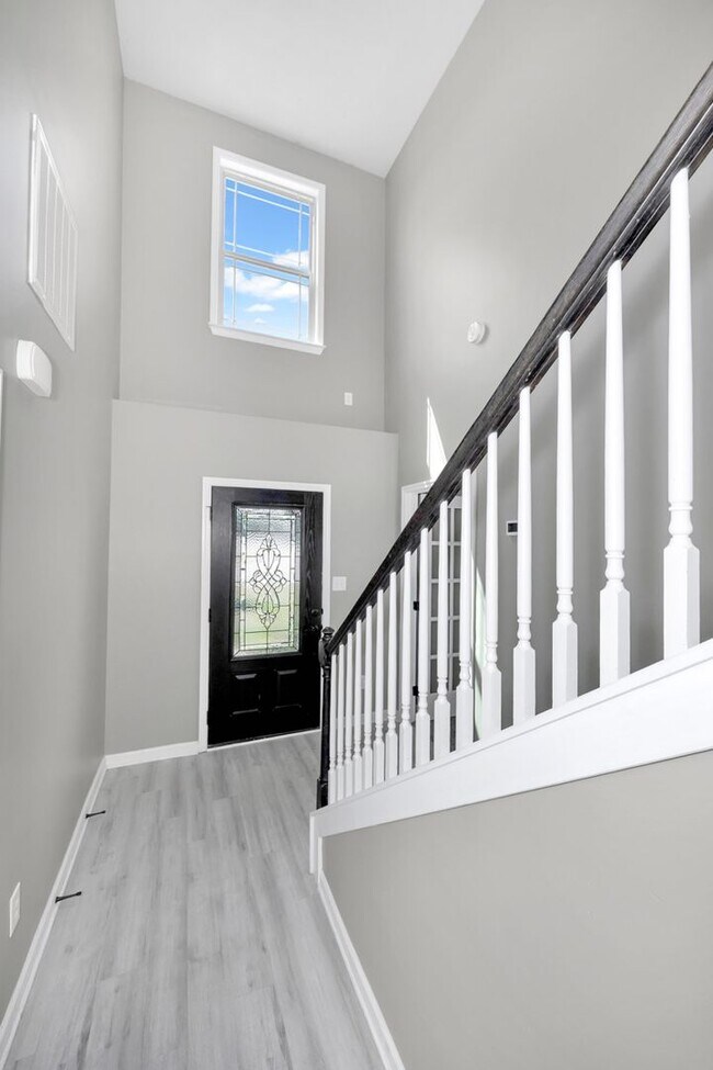 Foto del edificio - Fresh Paint & New Carpet! 4BR with Fenced Yard