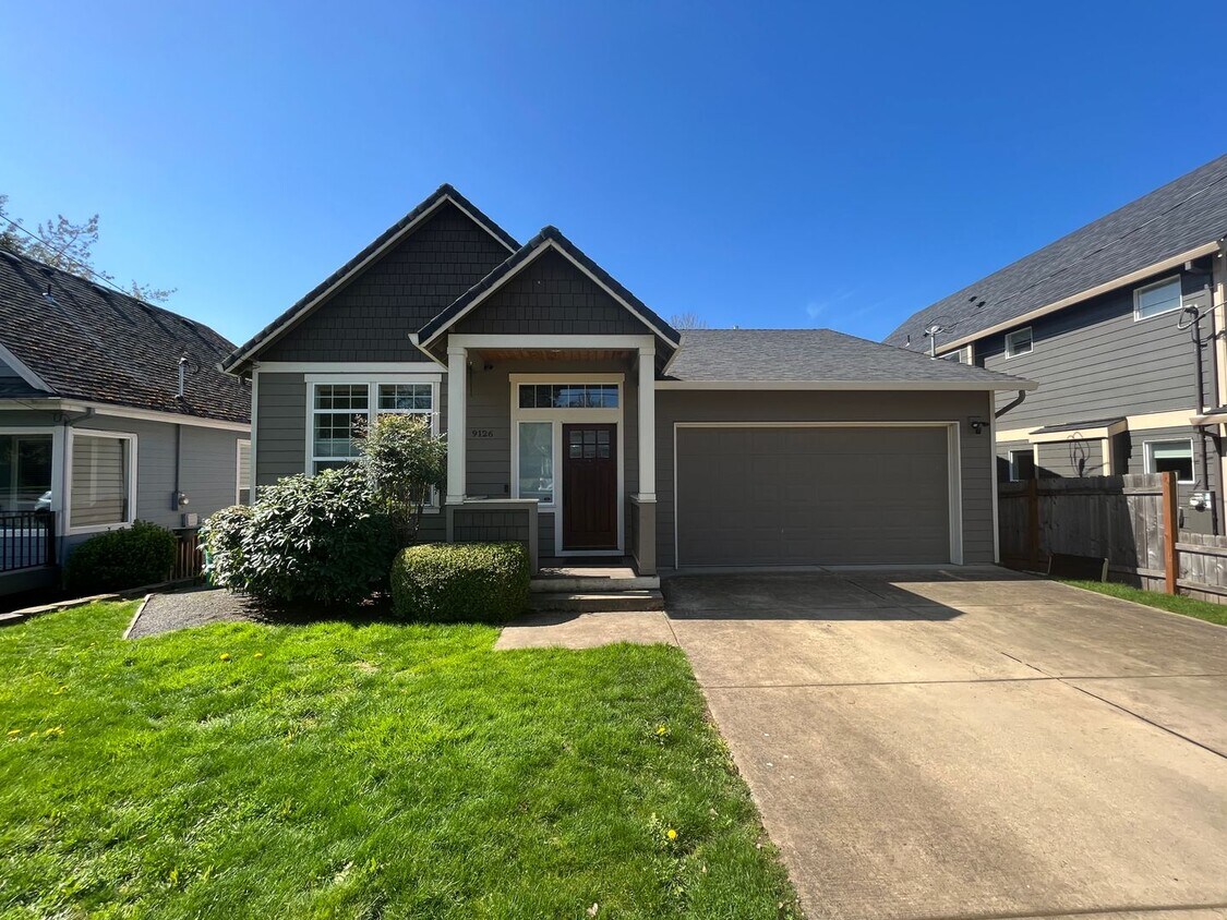Foto principal - Amazing 3 bed/2 Bath in the St. John's Dis...