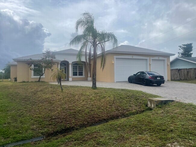 Foto del edificio - 2643 SW Harem Cir