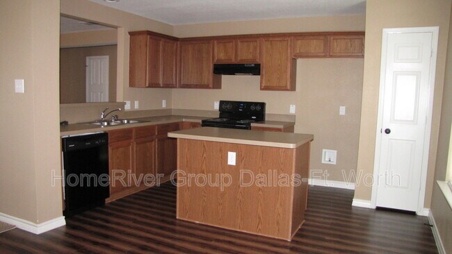 Foto del edificio - 6033 McKaskle Dr