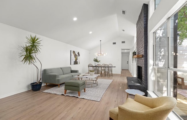 Living room - 2019 Wilcrest Dr