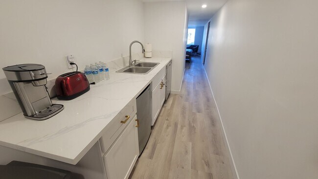 Building Photo - 2012 Woodland Dr