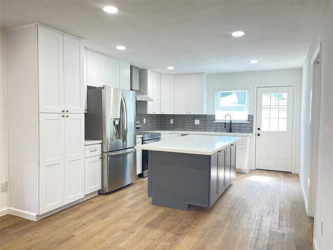 Building Photo - 2825 8th Ave N