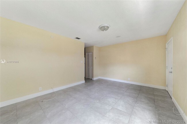 Foto del edificio - 660 SW 10th St