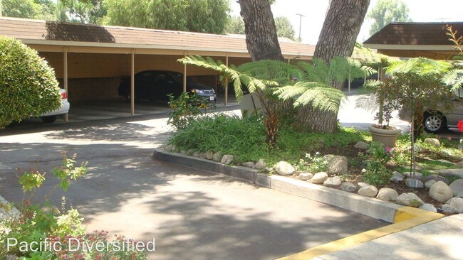 Building Photo - 390-390 N San Antonio Ave