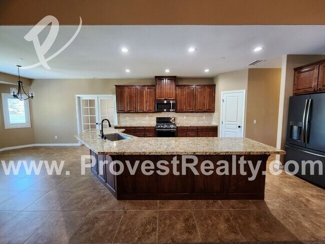 Building Photo - RARE 4 Bed, 3 Bath Apple Valley Home(+ Bon...