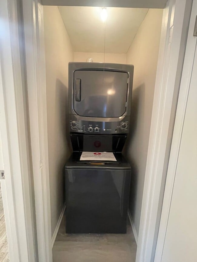 Foto del edificio - Home For Rent In Bellevue