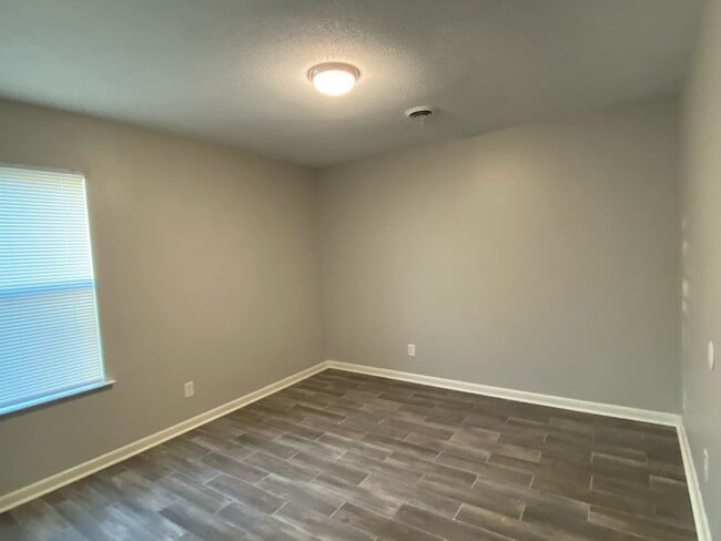 Building Photo - 109 Kemmons Dr