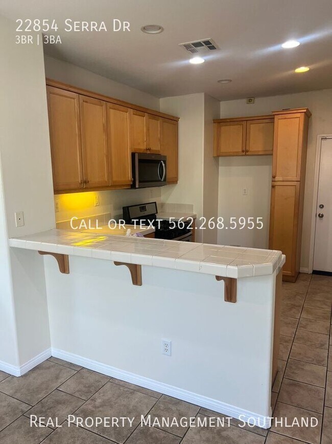Foto del edificio - 3 Bedroom/ 2.5 Bath Spacious Home in Gated...