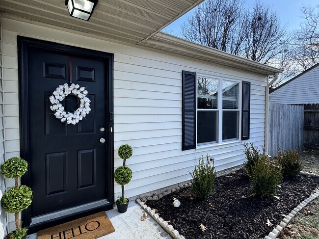 Foto del edificio - Updated & Ready 02-02-26! Adorable 3-Bedroom Ranch 4 Miles to Dam Neck Base & Oceana - HUGE Fence...