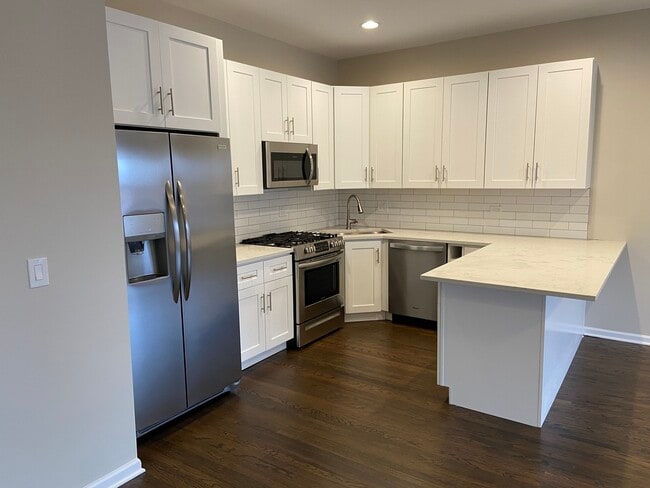 Building Photo - 1837 W North Ave