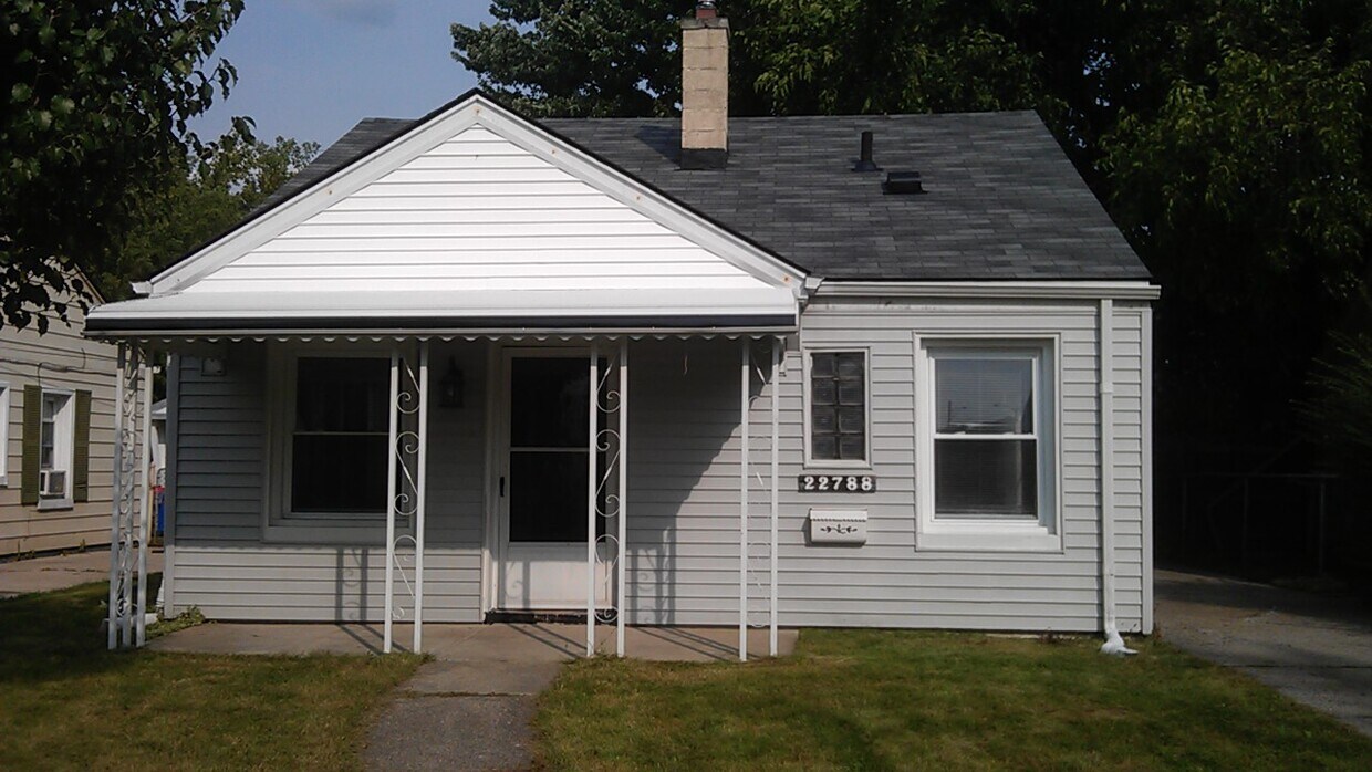 22788 Rosalind Ave, Eastpointe, MI 48021 House Rental in Eastpointe