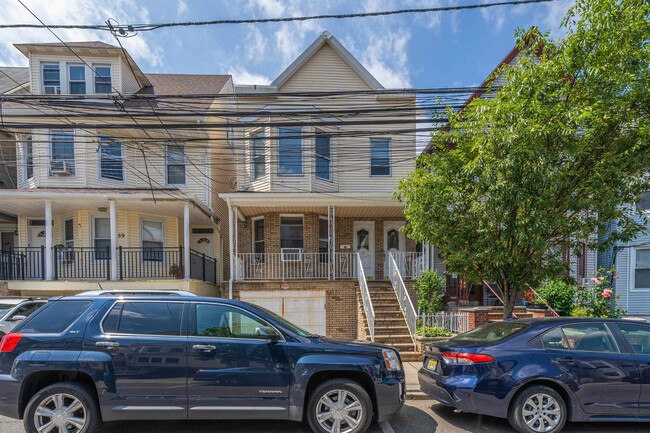 Building Photo - 61 46th St