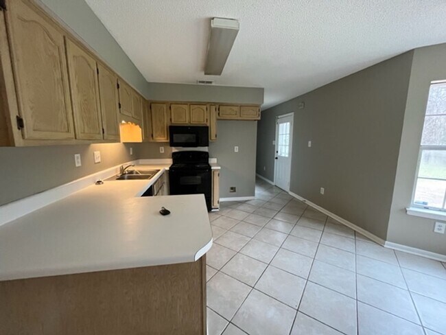 Building Photo - Renovated 3 Bedroom 2 Bath Home with 2 Car...