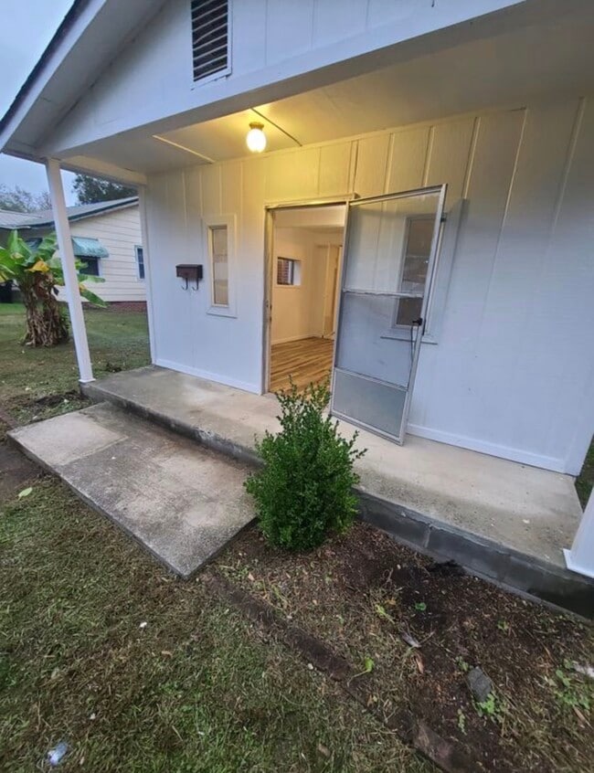 Building Photo - 913 Brookside Dr
