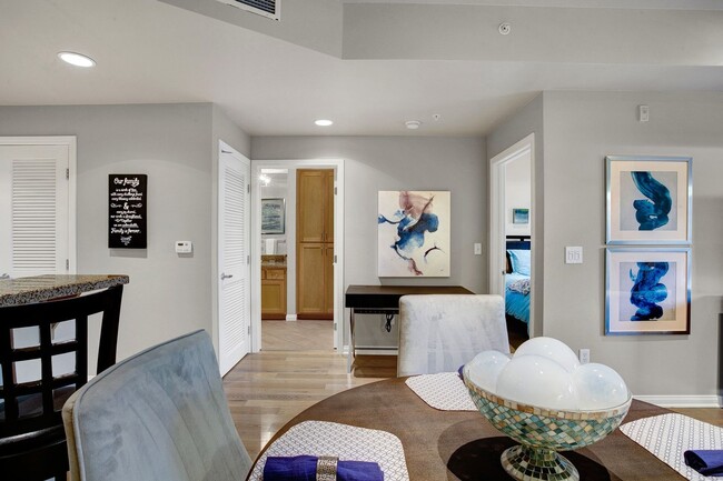 Building Photo - Modern Living in the Heart of the Gaslamp