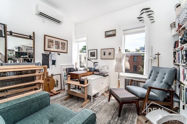 Foto del edificio - 679 6th Ave