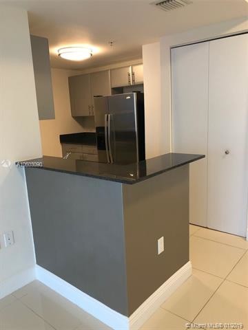 Foto del edificio - 1861 NW S River Dr  1808