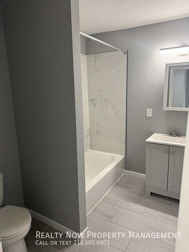 Building Photo - 2054 W 98th St