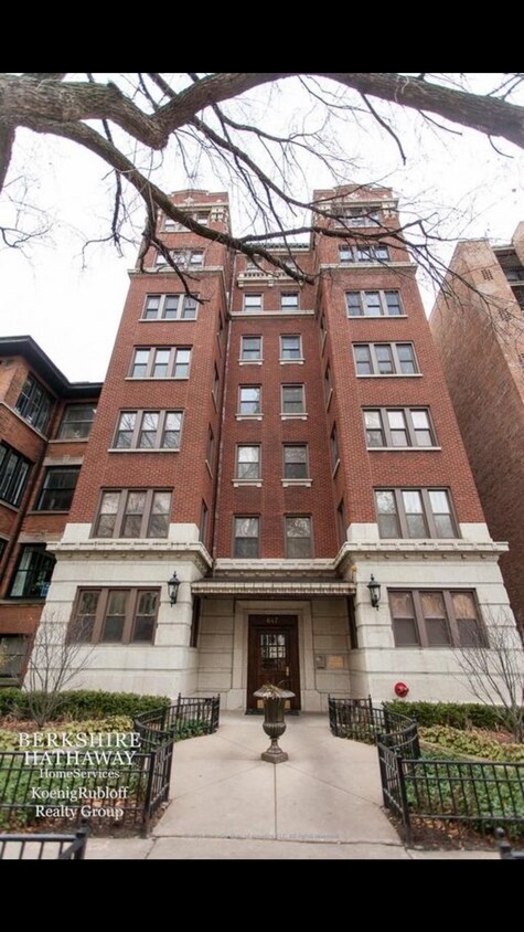 Foto principal - 647 W Sheridan Rd