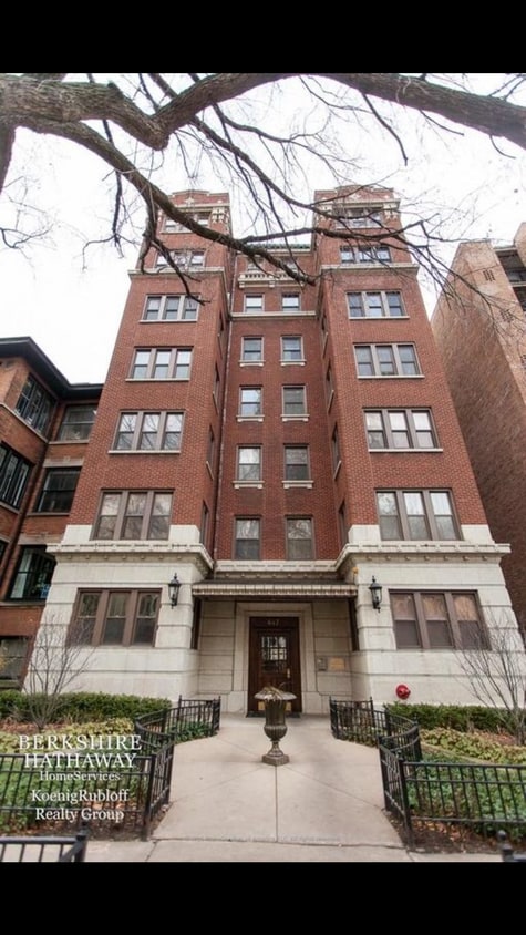 Primary Photo - 647 W Sheridan Rd
