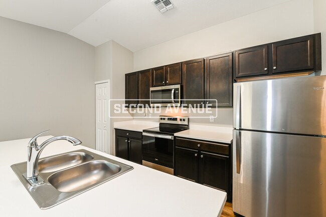 Building Photo - 73 Ponoka ST