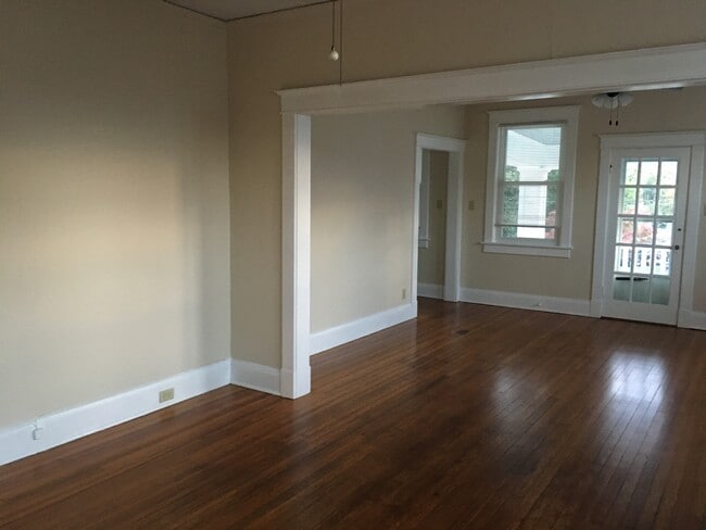 Building Photo - 1610 Bellevue Ave