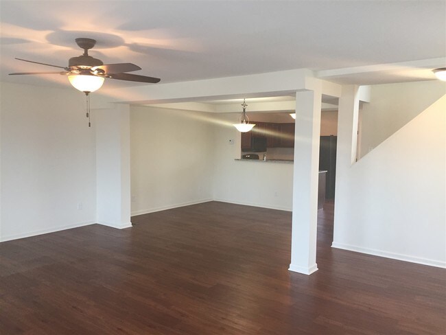 Building Photo - 158 Vineland Pkwy Dr