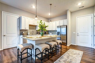 Building Photo - Kendall Park