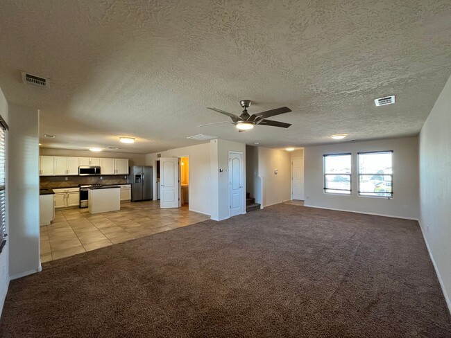 Building Photo - Roomy 3 Bedroom 2 Bathroom Home In Los Lunas!