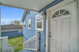 Building Photo - 7919 Brays St