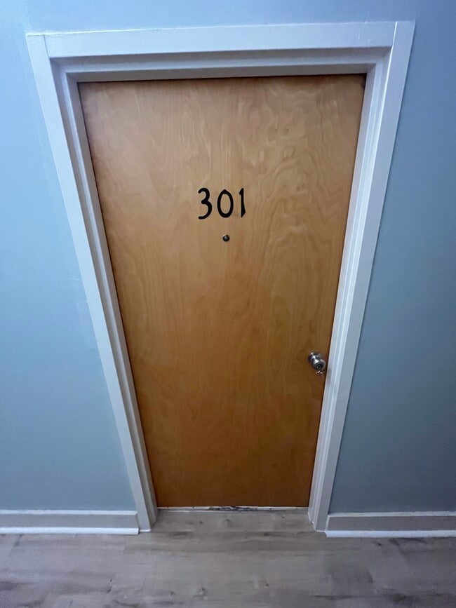 Building Photo - 111 W Main St