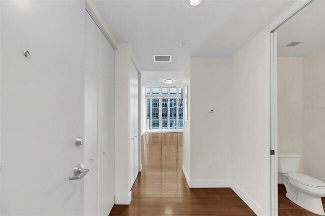 Building Photo - 150 E Robinson St