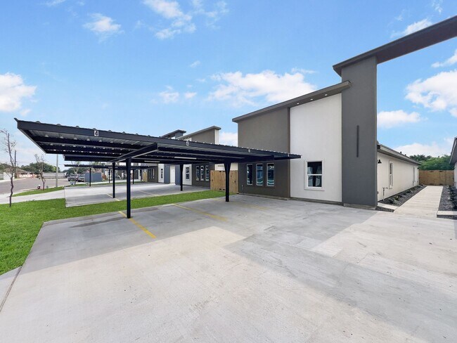 Building Photo - Brand New! 1st Month Free! Don't Miss Out Call today!