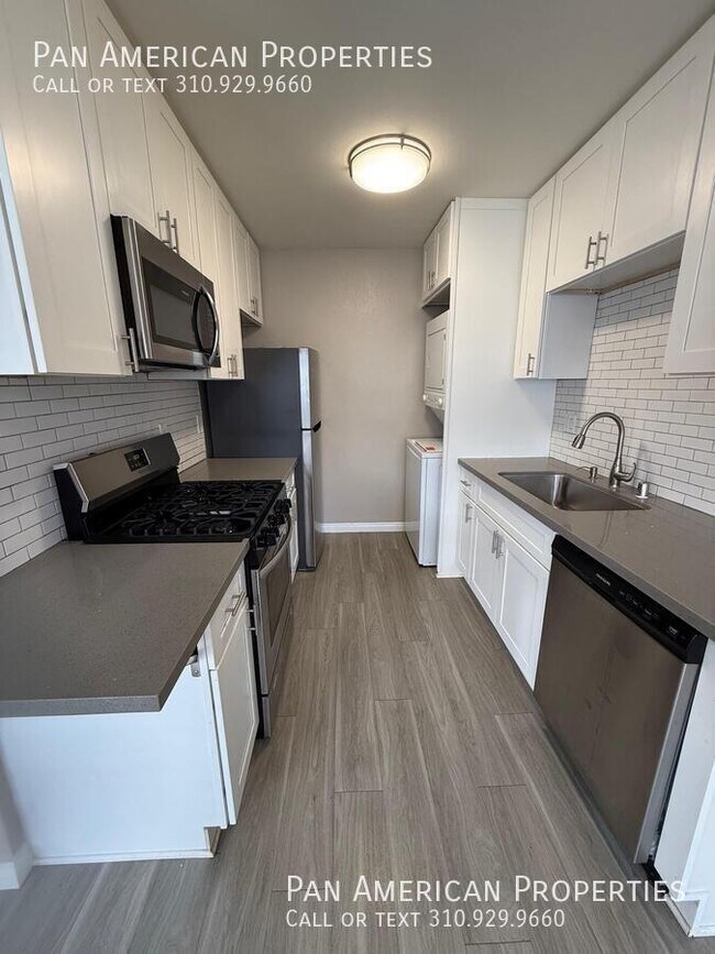Foto del edificio - 11275 Westminster Ave